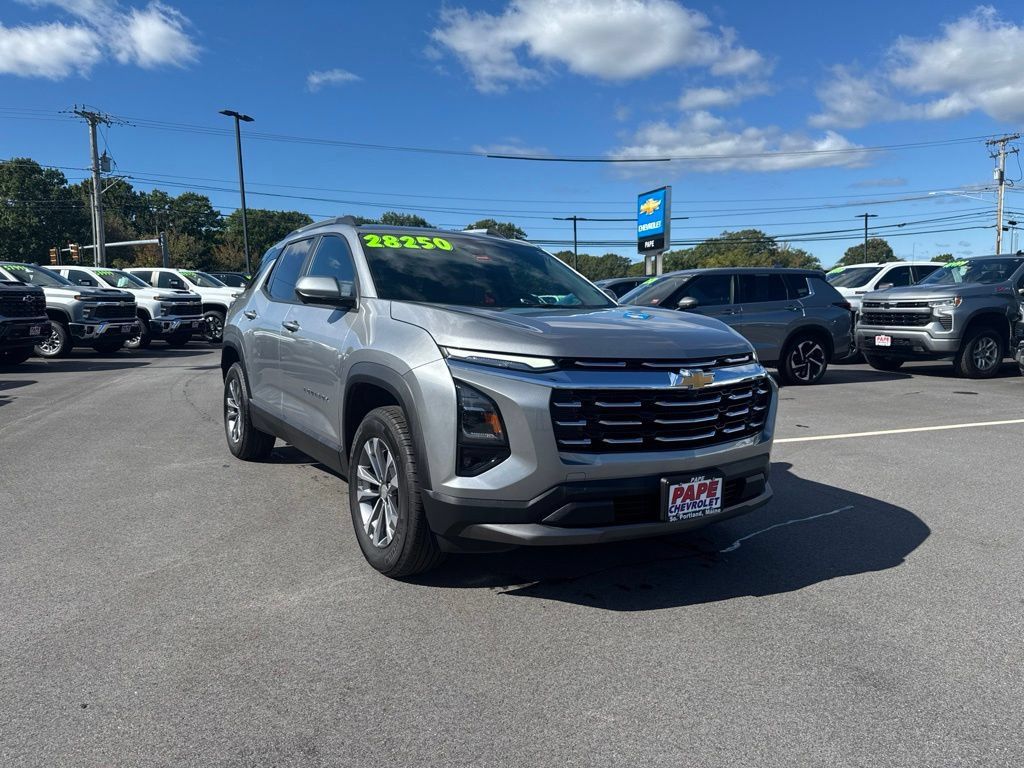 Used 2025 Chevrolet Equinox LT w/ Convenience Package II AWD/4WD image 2