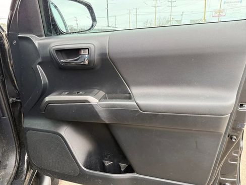 Used 2019 Toyota Tacoma TRD Sport w/ Technology Package image 23
