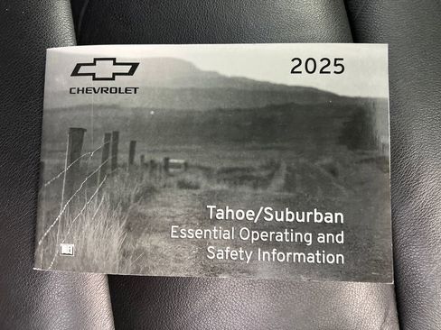 Used 2025 Chevrolet Suburban Z71 AWD/4WD image 28