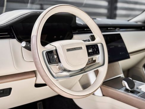 Used 2024 Land Rover Range Rover Long Wheelbase SE image 35