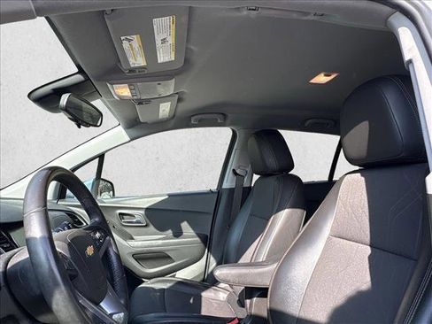 Used 2017 Chevrolet Trax LT w/ LT Convenience Package image 10