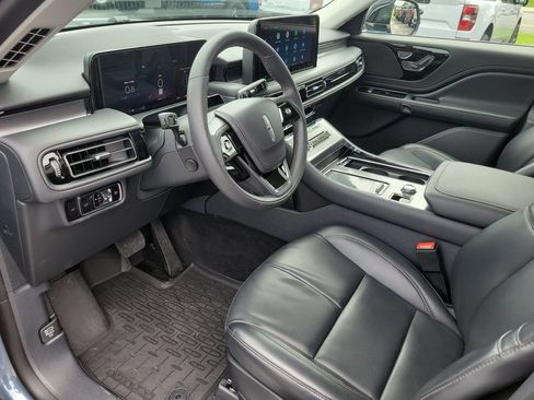 Used 2025 Lincoln Aviator AWD image 25