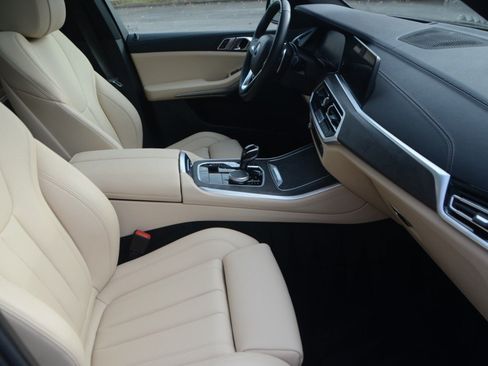 Used 2022 BMW X5 xDrive40i AWD/4WD image 11