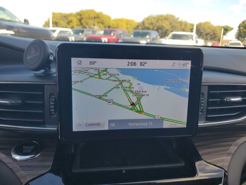 Used 2023 Ford Explorer Limited image 8