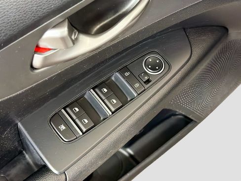 Used 2019 Kia Forte LXS FWD image 18