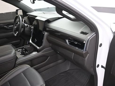 Used 2025 GMC Yukon Elevation w/ LPO, Floor Liner Package AWD/4WD image 9