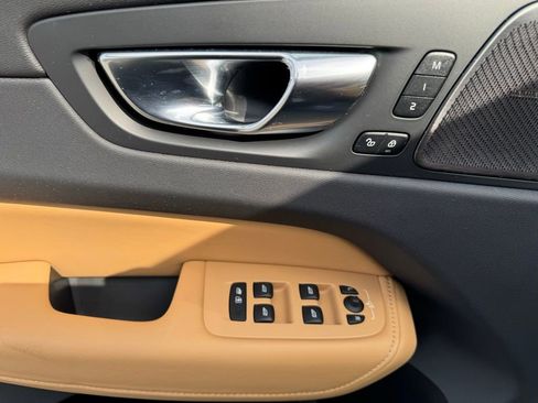 Used 2022 Volvo XC60 B5 Inscription w/ Climate Package image 16