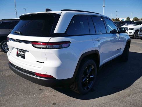 New 2025 Jeep Grand Cherokee Limited w/ Luxury Tech Group II image 16