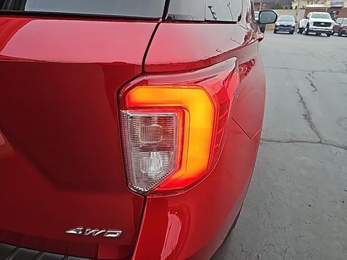 Used 2023 Ford Explorer XLT w/ Equipment Group 202A image 6