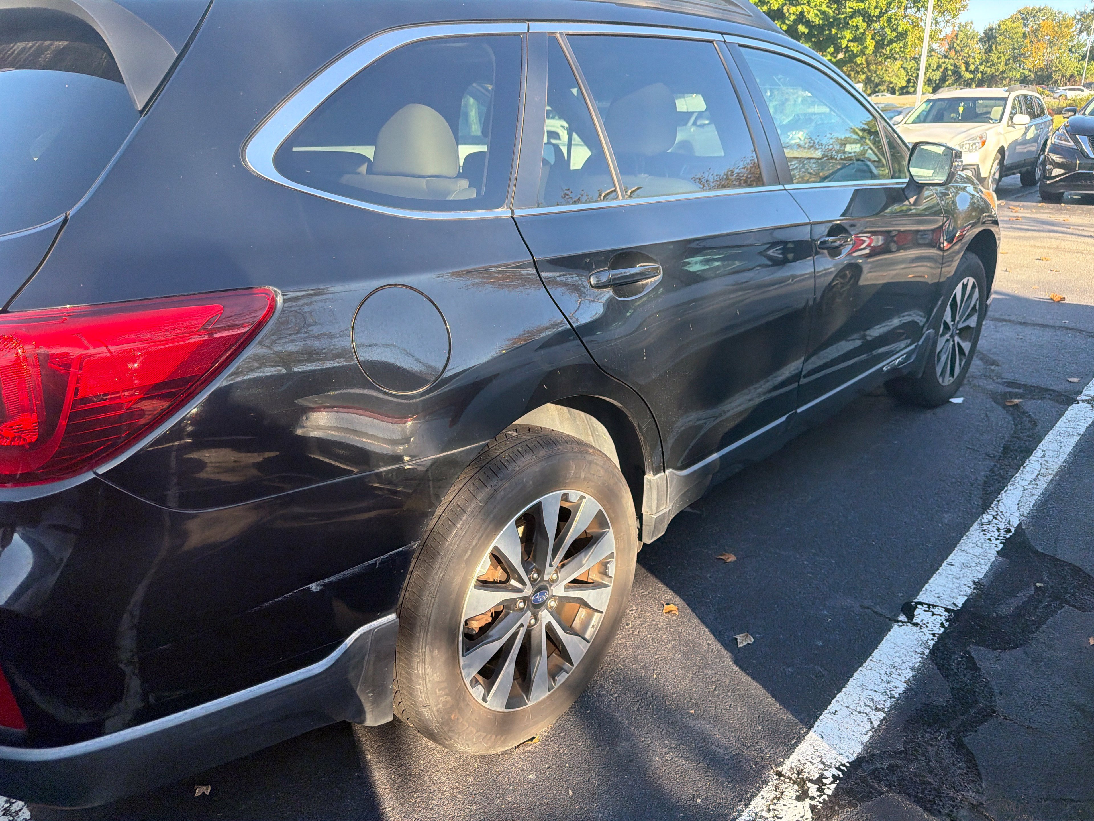 Used 2017 Subaru Outback 2.5i Limited AWD/4WD image 9