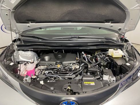 Used 2024 Toyota Sienna XLE image 25