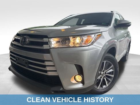 Used 2017 Toyota Highlander XLE AWD/4WD image 3