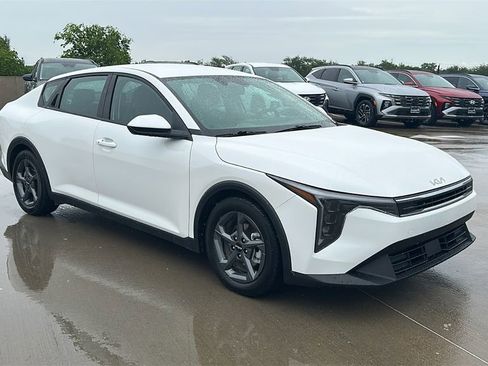 Used 2025 Kia K4 LXS image 14
