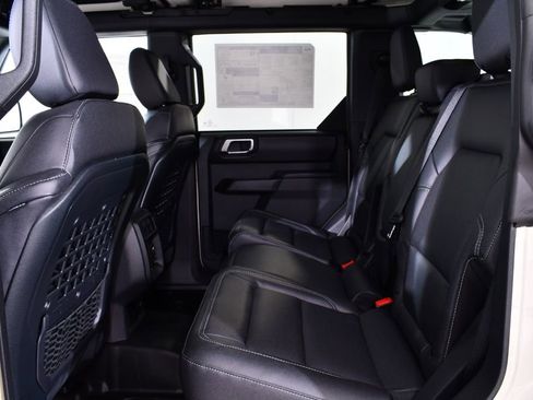 New 2025 Ford Bronco Badlands image 16