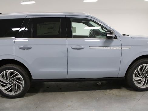 New 2025 Lincoln Navigator Reserve image 10