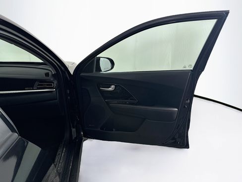 Used 2022 Kia Niro EX image 33