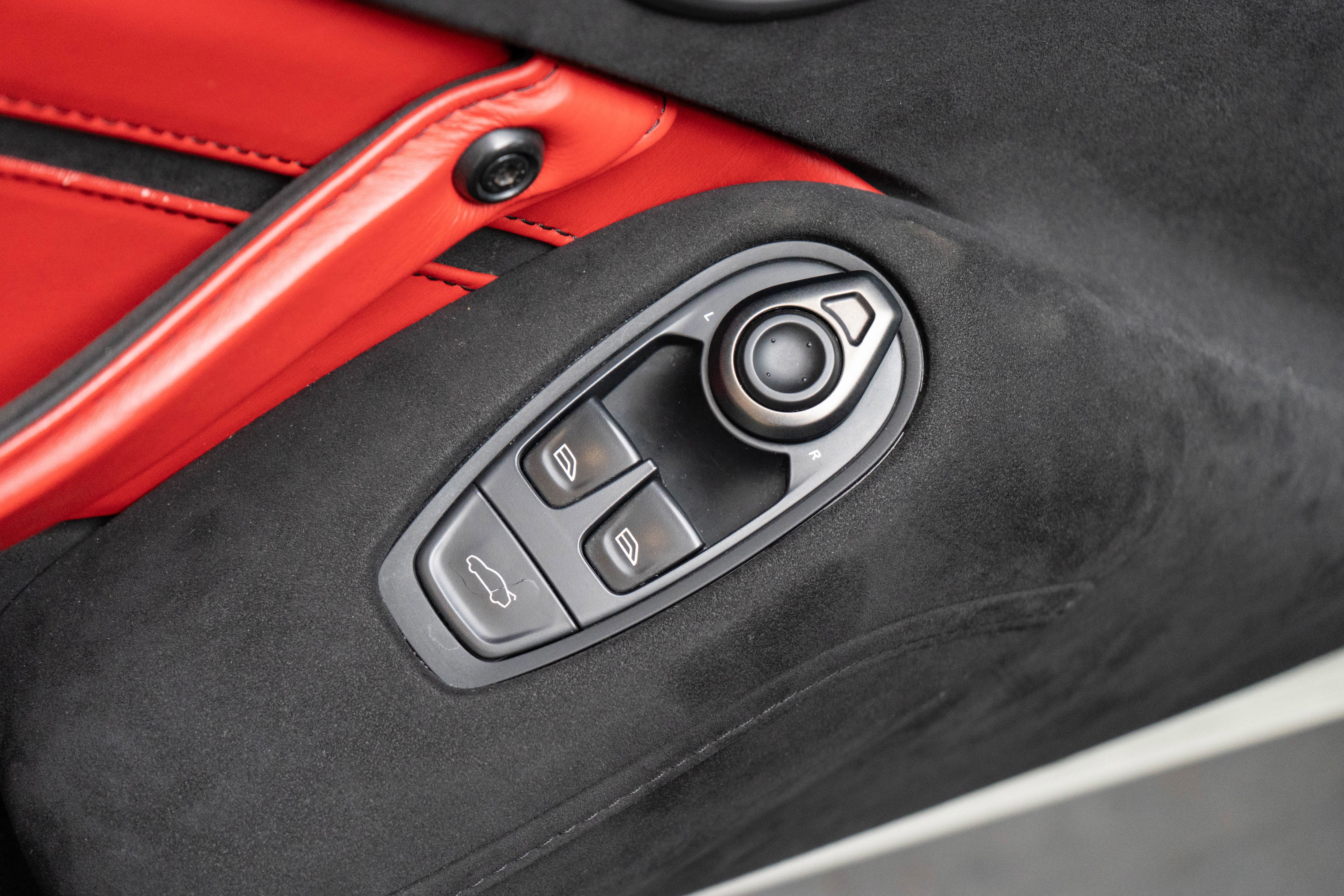 Used 2020 Aston Martin V8 Vantage Coupe RWD image 15