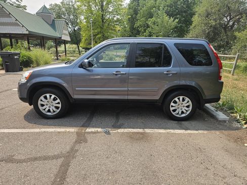 Used 2005 Honda CR-V EX image 2