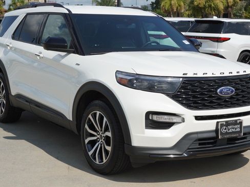 Used 2022 Ford Explorer ST-Line AWD/4WD image 3