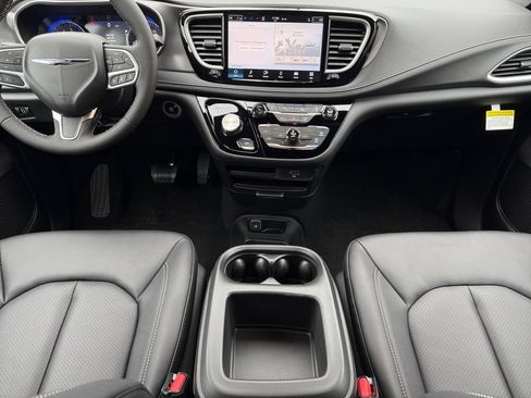New 2026 Chrysler Pacifica Select FWD image 10