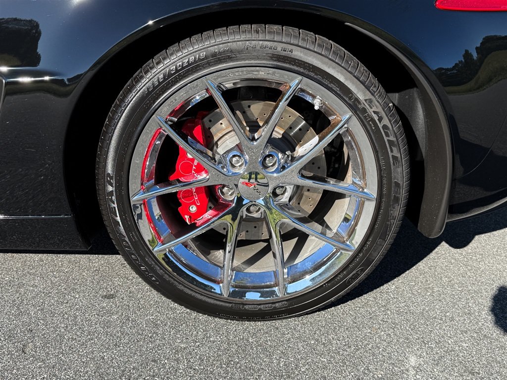Used 2010 Chevrolet Corvette Z06 w/ Preferred Equipment Group RWD image 17