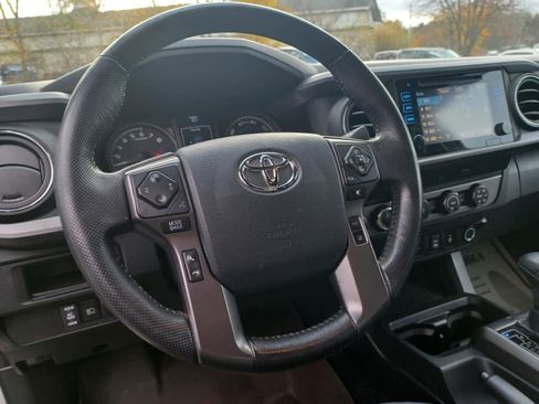 Used 2019 Toyota Tacoma TRD Sport w/ Technology Package image 9