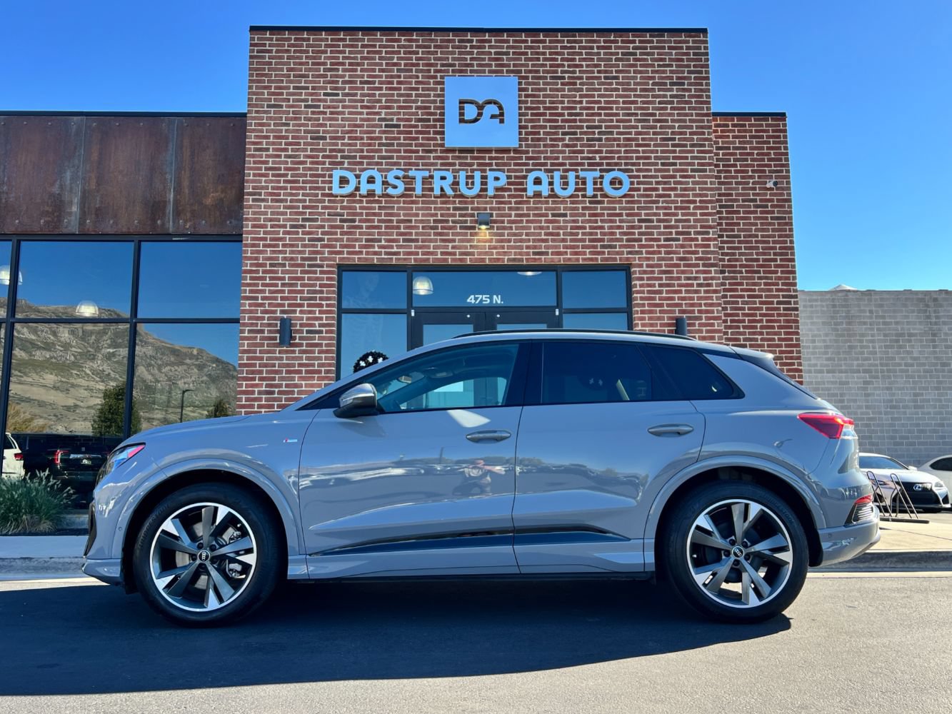 Used 2024 Audi Q4 e-tron Premium Plus w/ Premium Plus AWD/4WD image 3