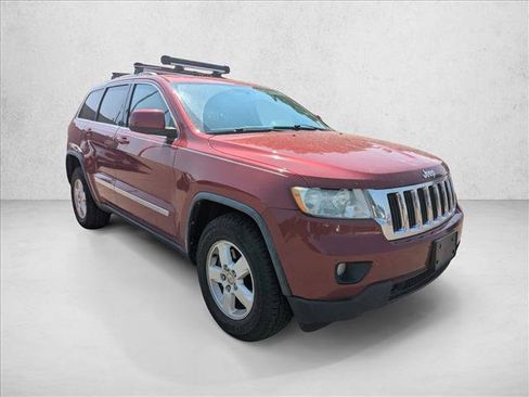 Used 2012 Jeep Grand Cherokee Laredo w/ Laredo E Group AWD/4WD image 3