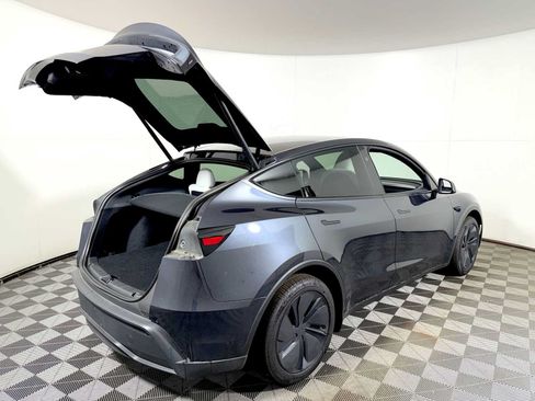 Used 2026 Tesla Model Y 2WD image 23
