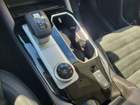 New 2025 Mitsubishi Outlander SE image 33