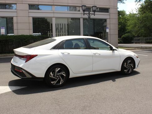 Used 2025 Hyundai Elantra SEL FWD image 7