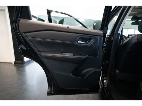 Used 2023 Nissan Rogue SV w/ SV Premium Package FWD image 14