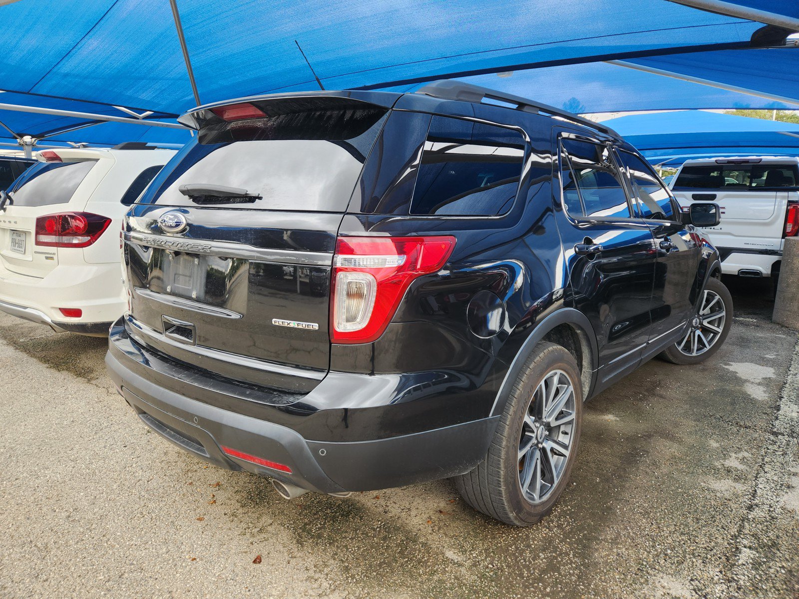 Used 2015 Ford Explorer XLT w/ Equipment Group 202A FWD image 4