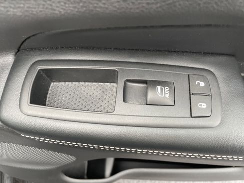 Used 2015 Jeep Grand Cherokee Limited w/ Luxury Group II image 11