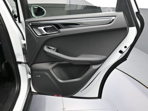 Certified 2026 Porsche Macan AWD/4WD image 26