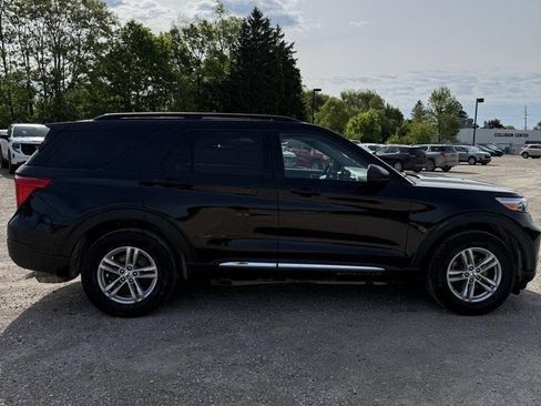 Used 2021 Ford Explorer XLT w/ Equipment Group 202A image 5