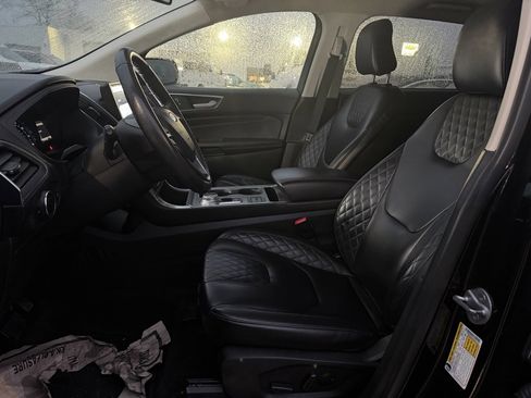 Used 2024 Ford Edge Titanium image 2