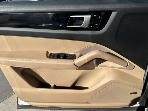 Used 2020 Porsche Cayenne image 15