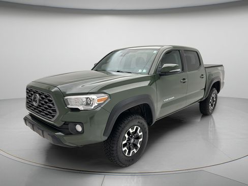 Used 2021 Toyota Tacoma TRD Off-Road AWD/4WD image 4