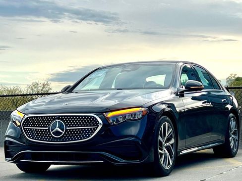 Certified 2025 Mercedes-Benz E 350 4MATIC Sedan image 4