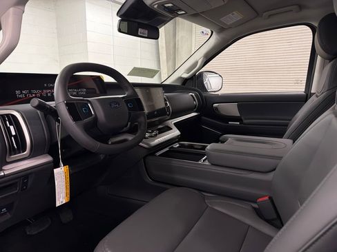 New 2026 Ford Expedition Active image 5