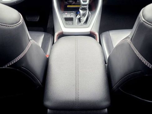 Used 2019 Toyota RAV4 Limited image 22