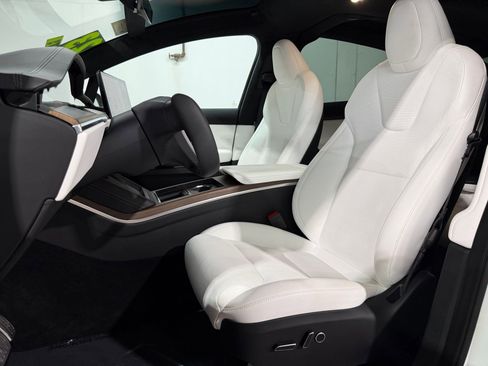 Used 2023 Tesla Model X image 22