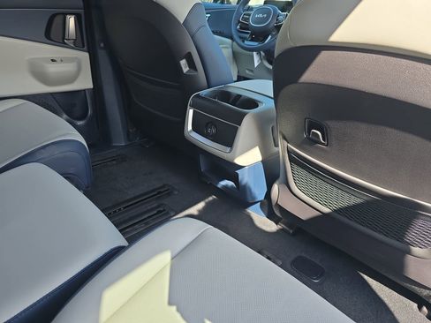 New 2026 Kia Carnival EX FWD image 12