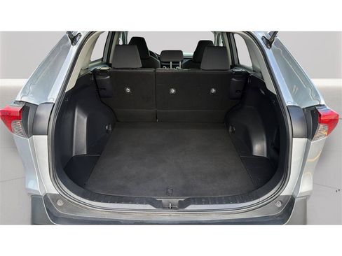 Used 2021 Toyota RAV4 XLE AWD/4WD image 30