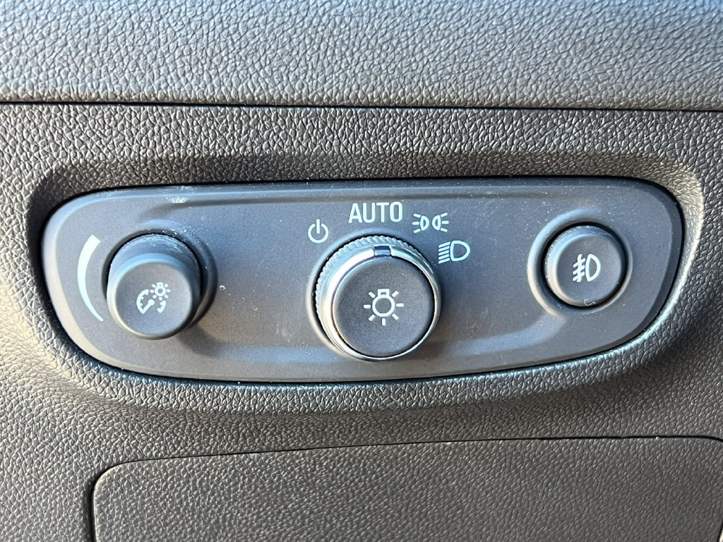 Used 2023 Buick Encore GX Preferred w/ Cold Weather Comfort Package FWD image 17