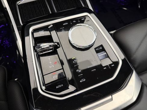 Used 2025 BMW 740i xDrive image 68