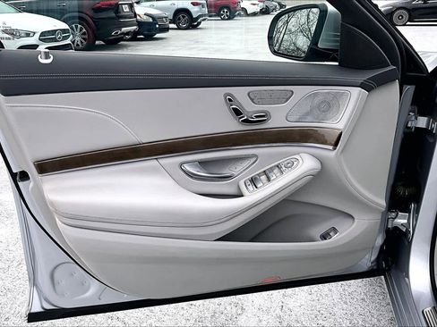 Used 2014 Mercedes-Benz S 550 Sedan image 20