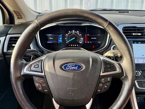 Used 2017 Ford Fusion SE w/ Fusion SE Technology Package FWD image 18