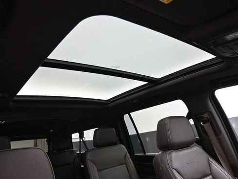 Used 2021 GMC Yukon XL Denali w/ Denali Premium Package image 45